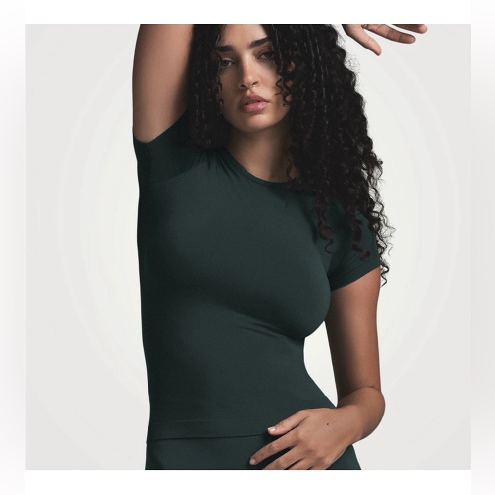 Skims Soft Smoothing Seamless T-shirt in Cypress
